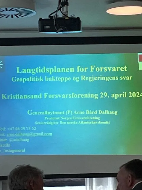 Presenterte langtidsplanen for Forsvaret